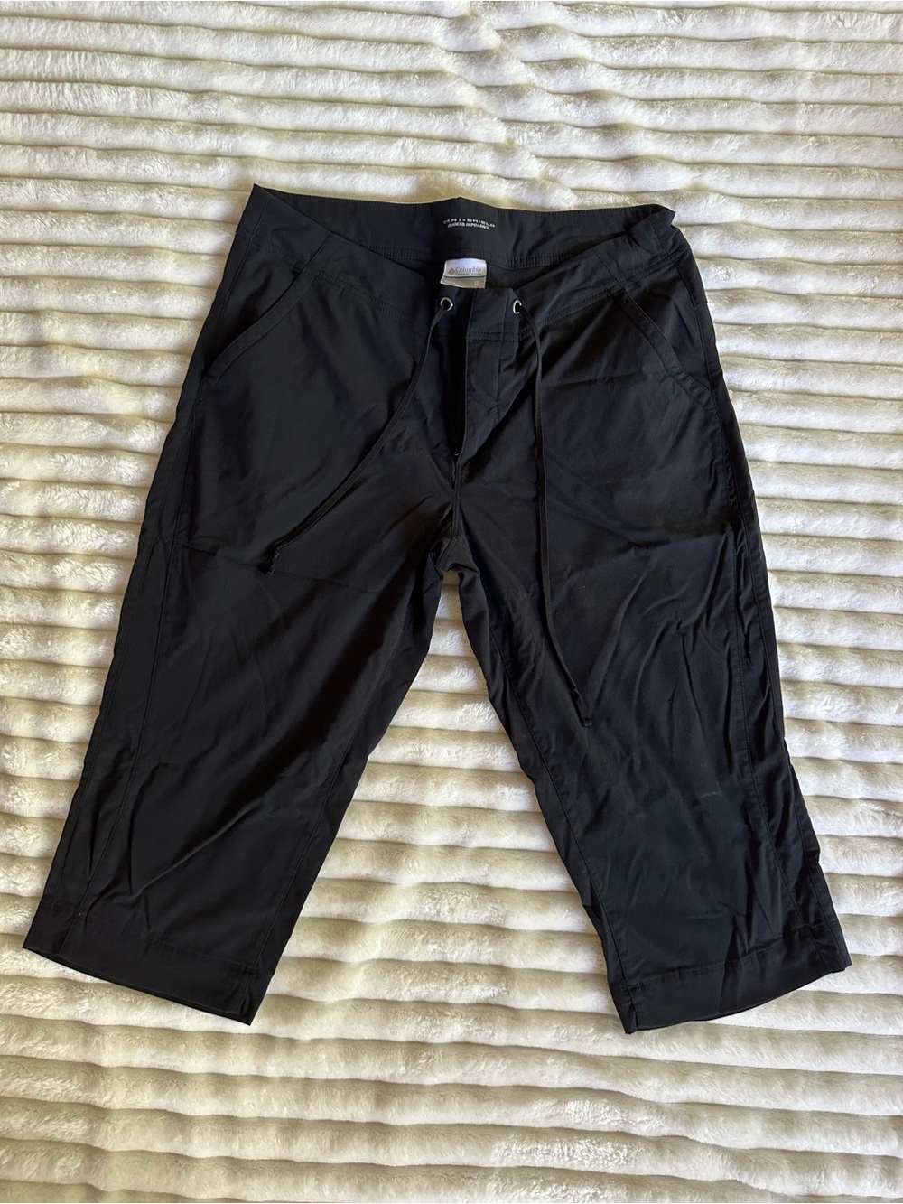 Columbia Black Women's Capri Drawstring Active Cropped Pants